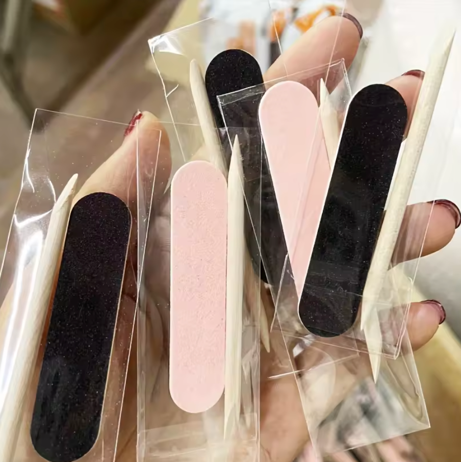 Nail cleaning kit